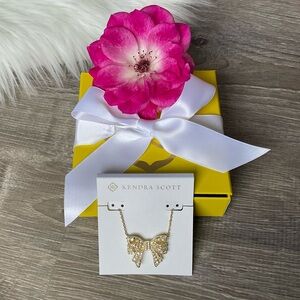 🎀KENDRA SCOTT Krista Gold Bow Short Pendant Necklace